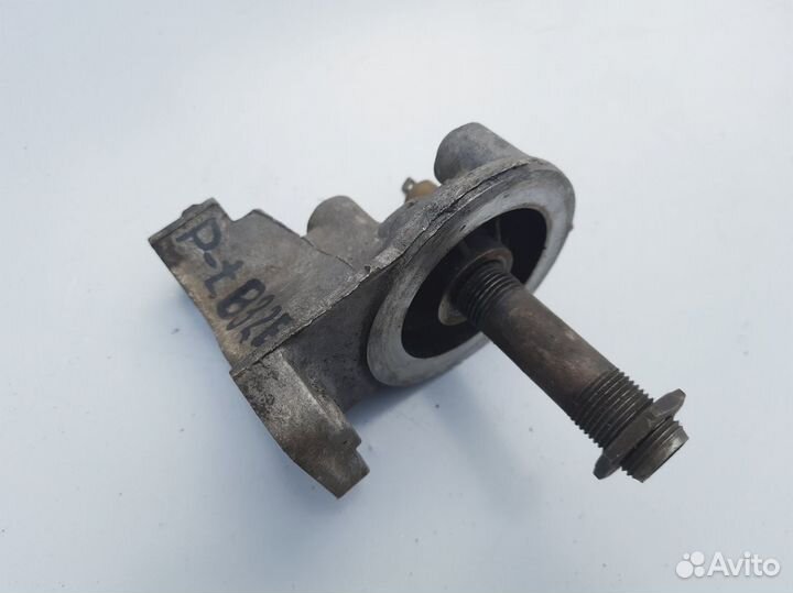 Кронштейн масляного фильтра Volkswagen Passat B3