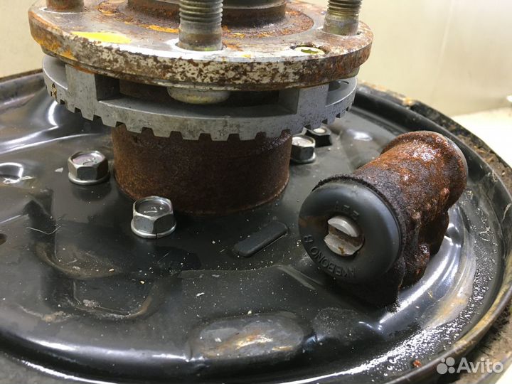 Кулак поворотный задний левый Forester (S11) 2002