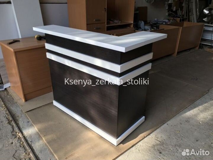 Стойка ресепшн