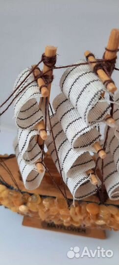 Корабль парусник модель Mayflower янтарь