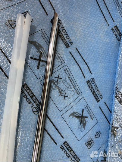 Накладка стекла задняя правая Toyota Land Cruiser