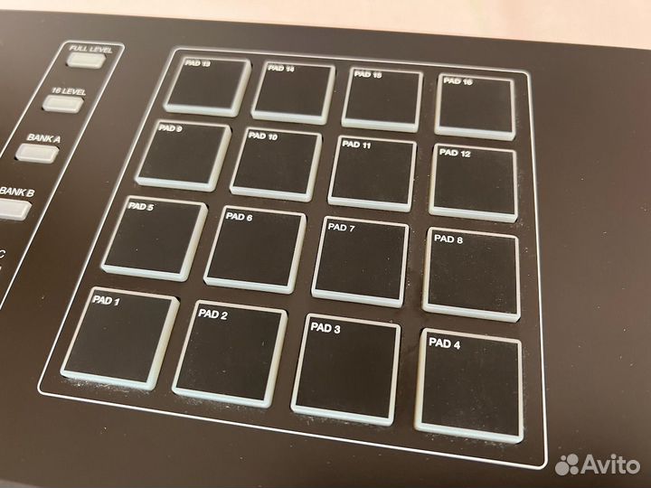 Akai PRO MPK261 Миди-Клавиатура