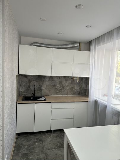 2-к. квартира, 43 м², 1/4 эт.