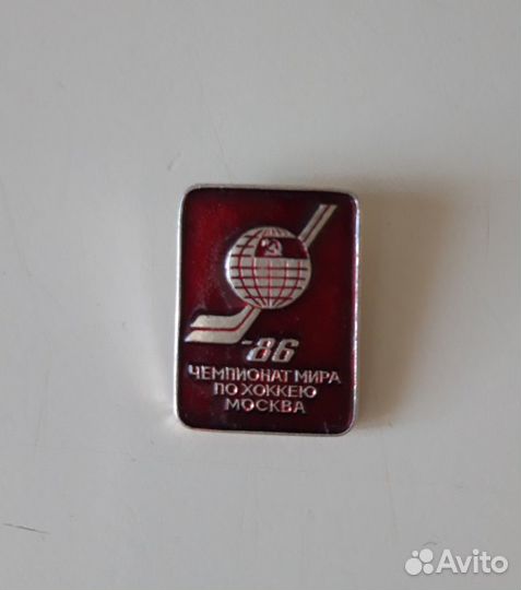 Значки хоккейные и футбольные