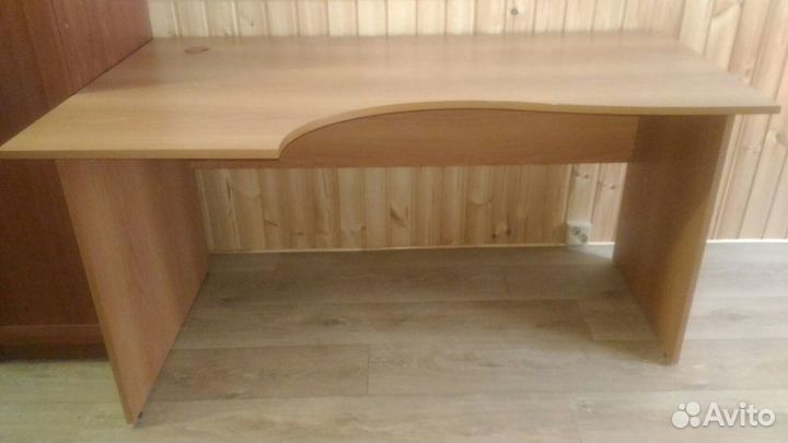 Стол письменный / компьютерный