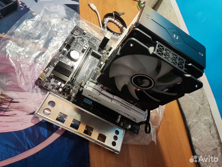 Материнская плата с процессором и памятью