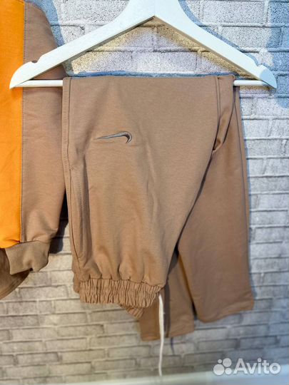 Спортивный костюм женский