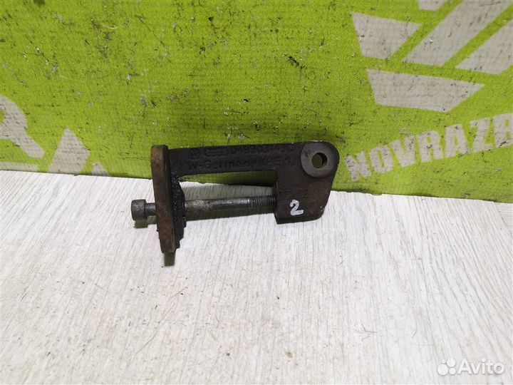 Кронштейн генератора Ауди 80 90 Б3