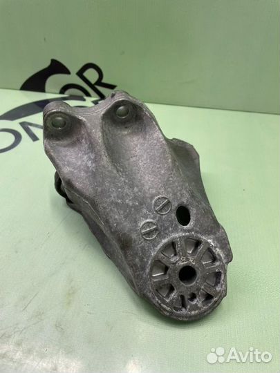 Кронштейн опоры двигателя Audi Q7 4L 3.0D casa