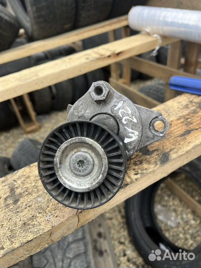 Mercedes w221 OM272 ролик натяжителя