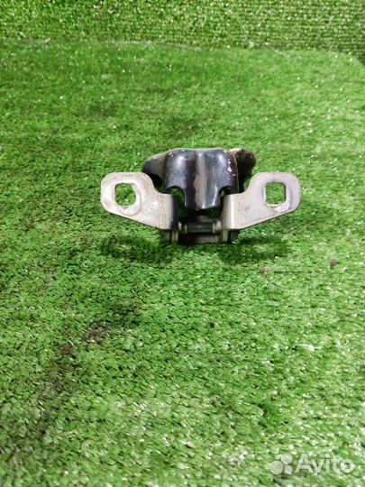 Петля двери Renault Logan