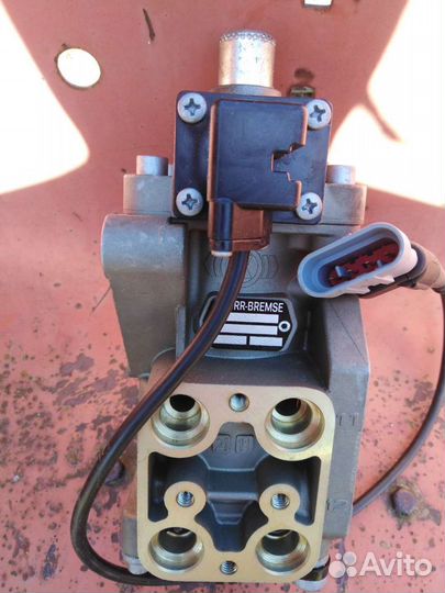 Главный тормозной кран iveco