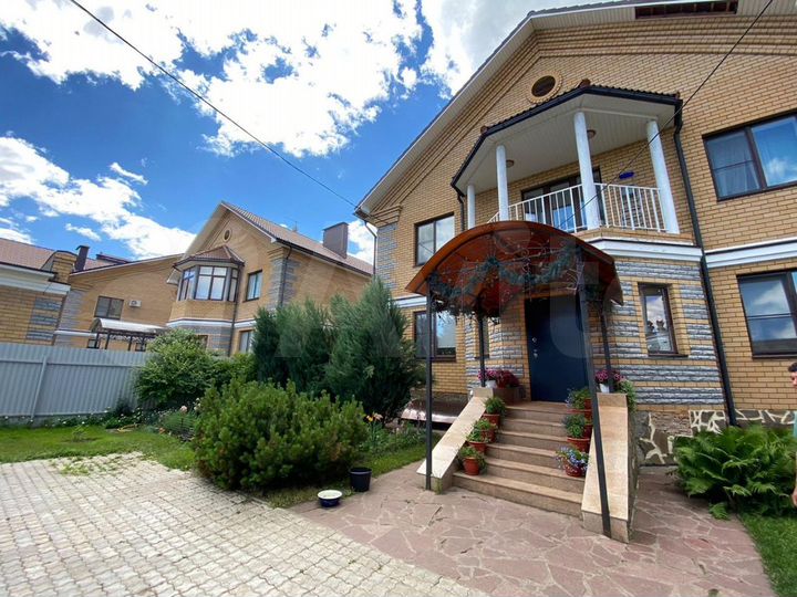 Дом 420 м² на участке 12 сот.