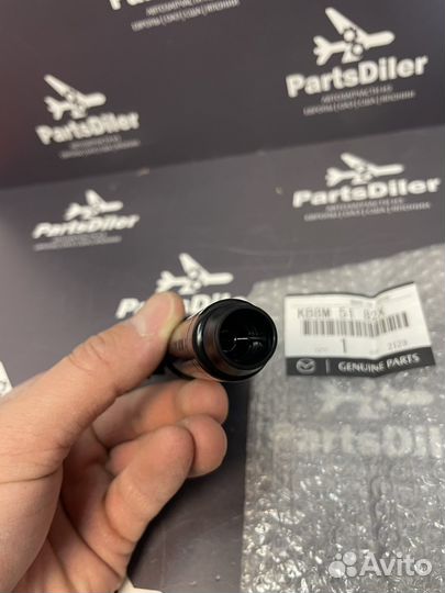 Форсунка омывателя фар правая KB8M5182X Mazda