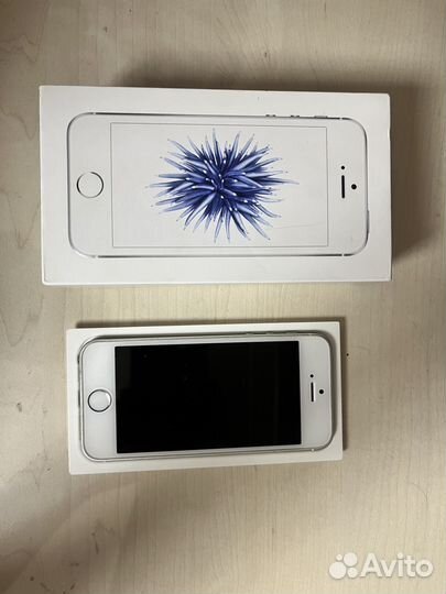 iPhone SE, 32 ГБ