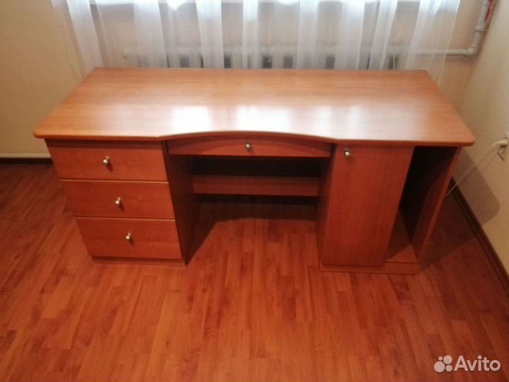 Стол письменный