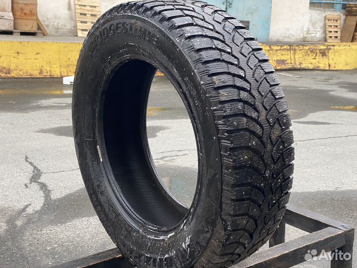 Bridgestone Blizzak Spike-01 205/65 R16