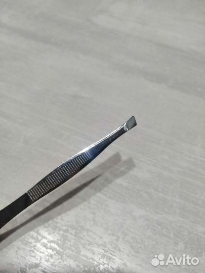 Щипцы для маникюра и бровей