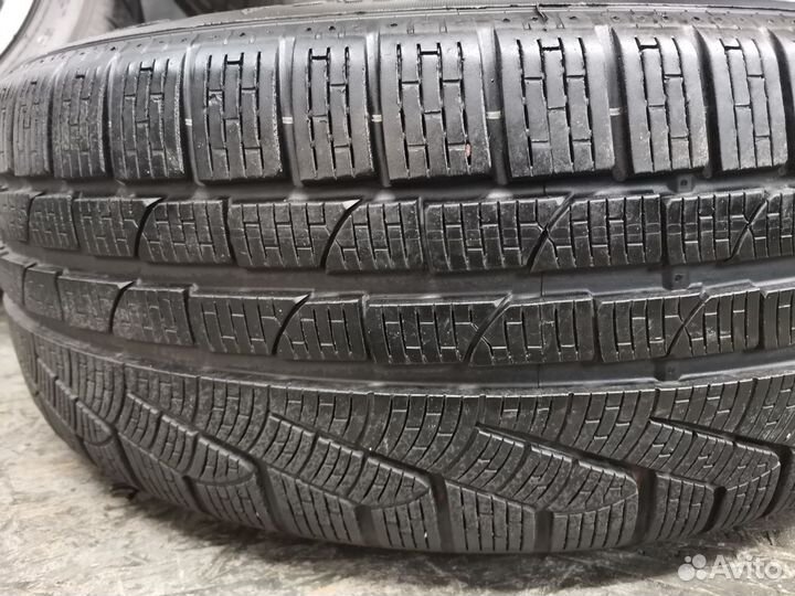 R18 Pirelli Winter Sottozero 240 Serie II 225/45, PCD 5x120 DIA 72.6