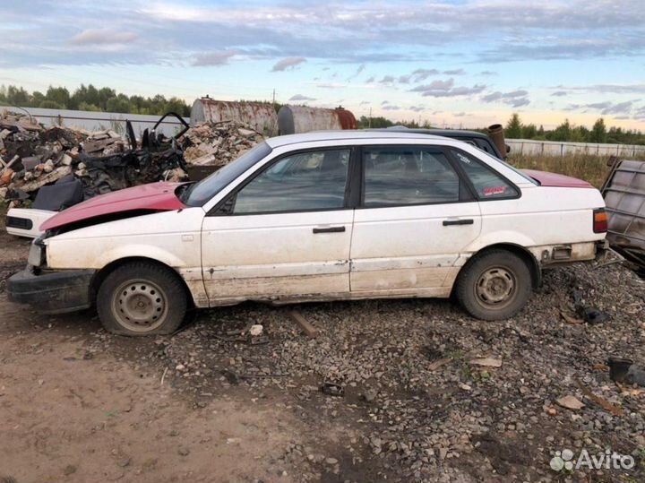 В разборе Volkswagen Passat b3 b3