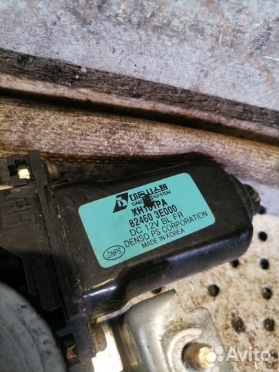 Стеклоподъемник передний правый Kia Sorento 1 2.4