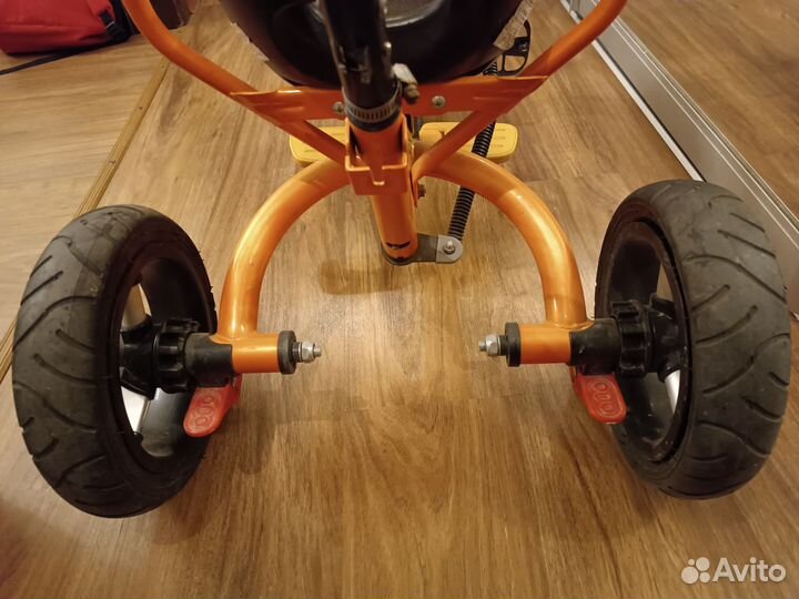 Детский трехколесный велосипед lamborghini с ручко