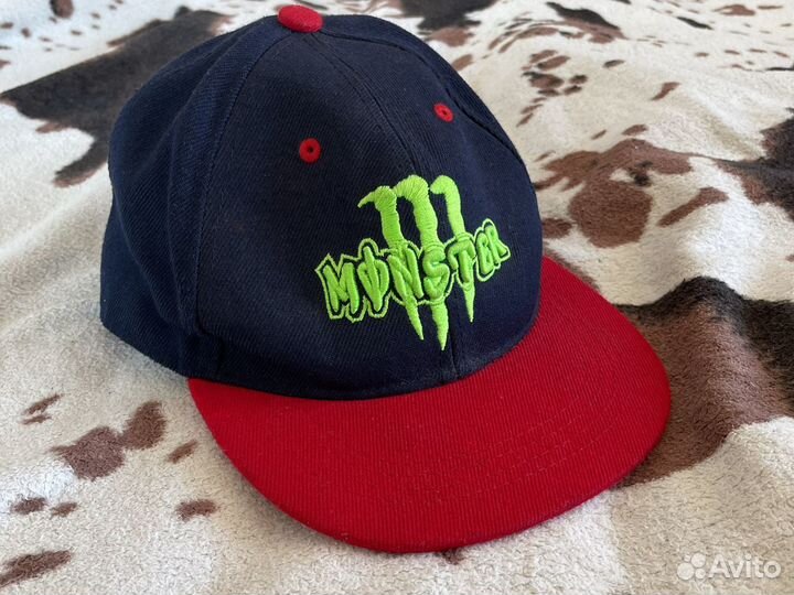 Бейсболка с прямым широким козырьком monster