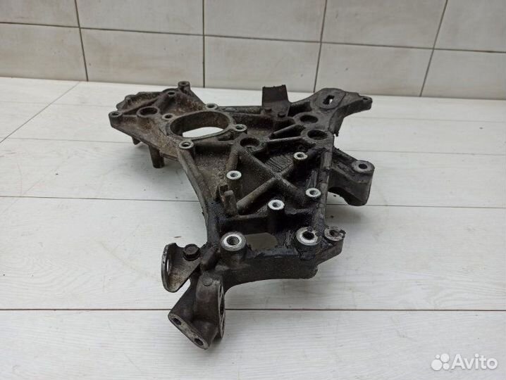 Кронштейн генератора Mitsubishi Montero Sport K96W