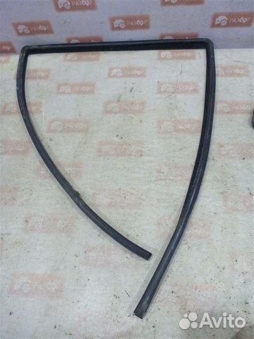 Уплотнительная резинка стекла задняя левая Land