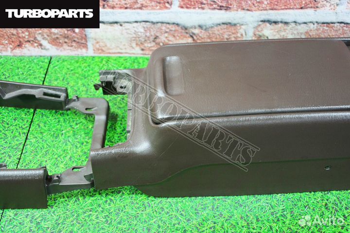 Подлокотник Toyota Mark 2 GX90 1GFE 1993