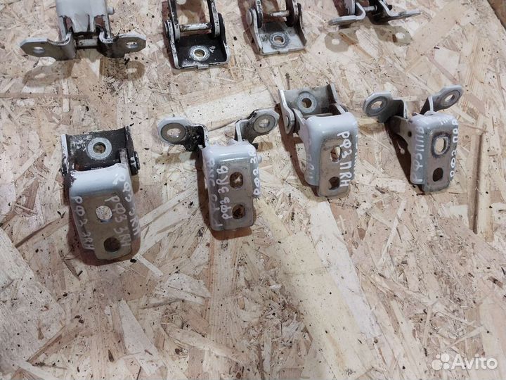 Петля двери Renault Fluence Renault Megan 3