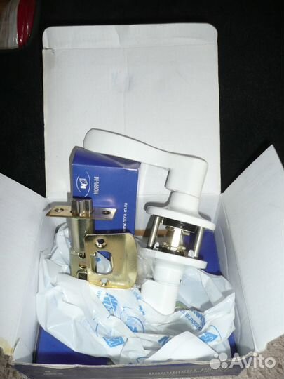 Замки дверные врезные, навесные, петли