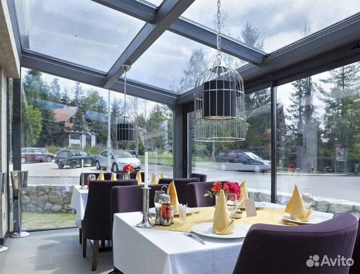 Безрамное остекление кафе