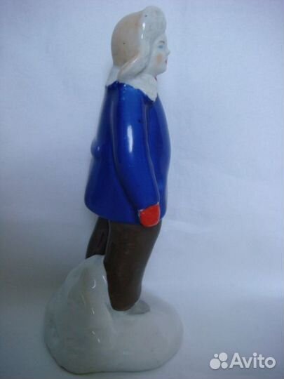 Фарфоровая статуэтка 