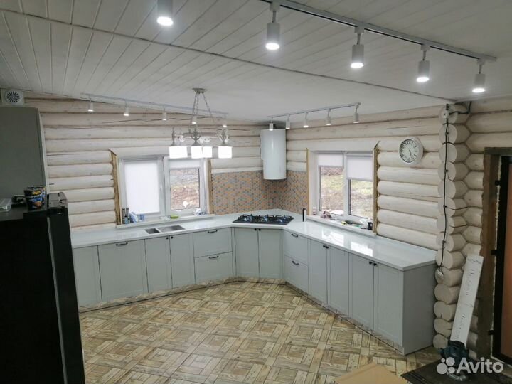 Кухонные гарнитуры с столешницей из камня