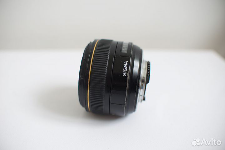 Объектив Sigma 30mm 1.4 на Nikon