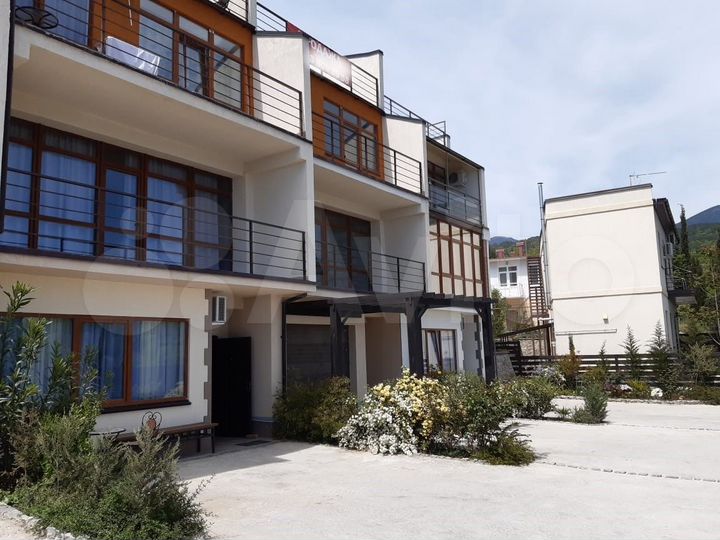 Таунхаус 242 м² на участке 1,5 сот.