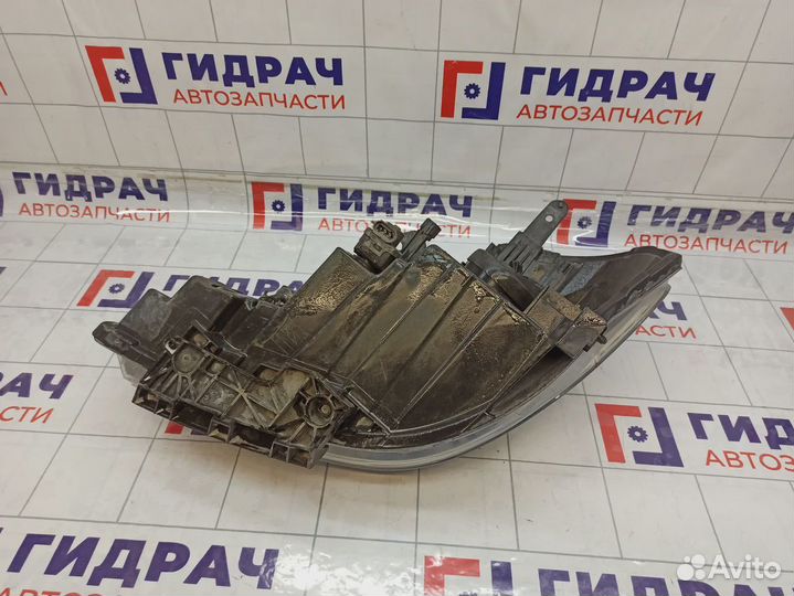 Фара правая Nissan Tiida (C11) 26010-EM00A