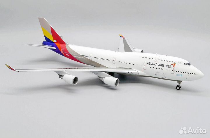 Модель самолета 1/200 Boeing 747-400M Asiana Airli