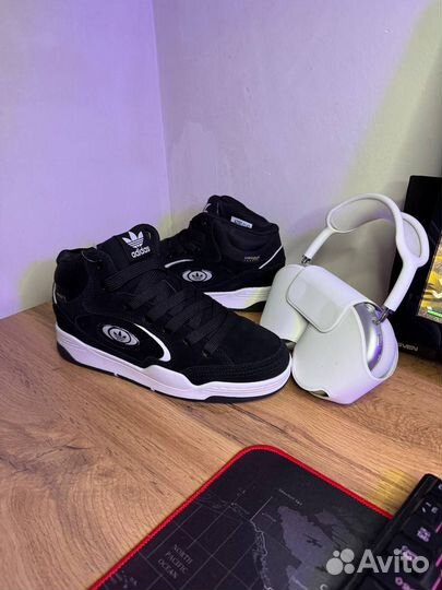 Кроссовки Adidas утепленные