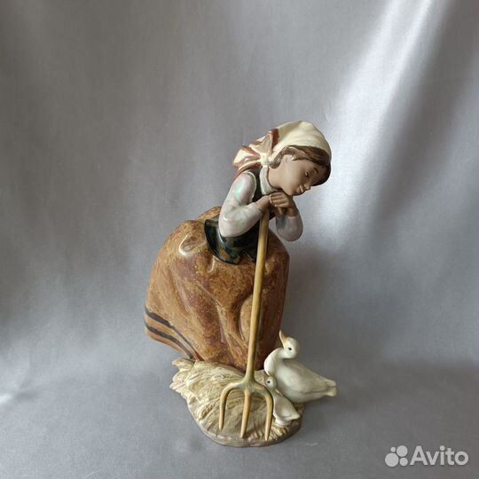 Фарфоровая статуэтка Lladro Gres