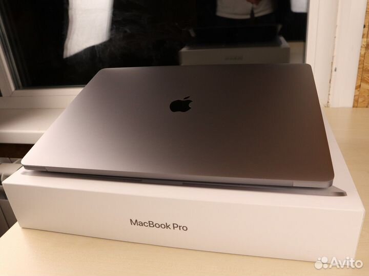 Macbook pro 16 2019 i9 64gb 512gb 8gb video