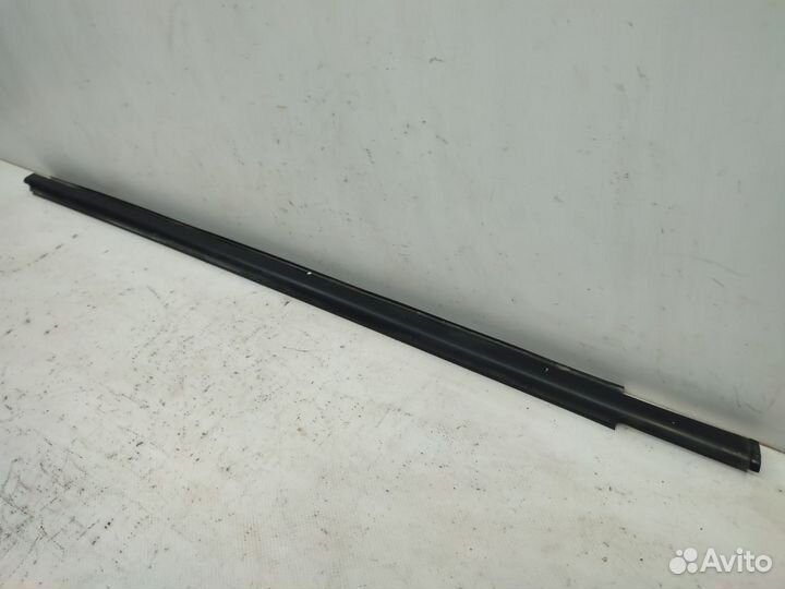 Молдинг стекла двери передний правый Лада Веста