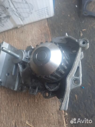 Помпа на renault megane