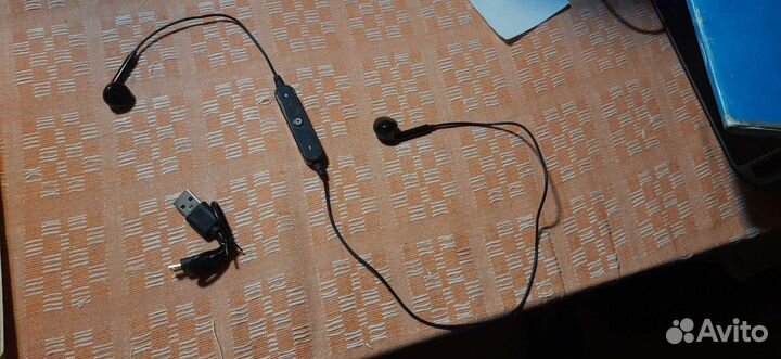 Продам наушники беспроводные
