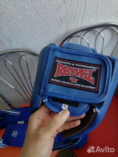 Защитный шлем и гетры