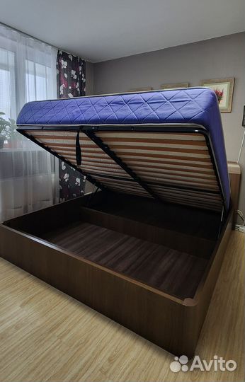 Кровать с матрасом 180 на 200