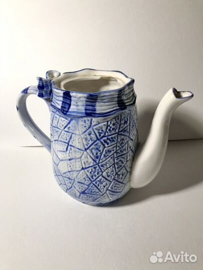 Чайничек с клубникой