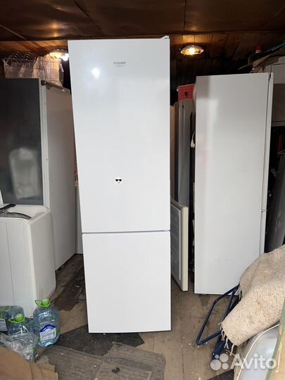 Холодильник Hotpoint Ariston HF4200W
