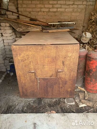 Емкость металлическая бак ларь для хранения корма